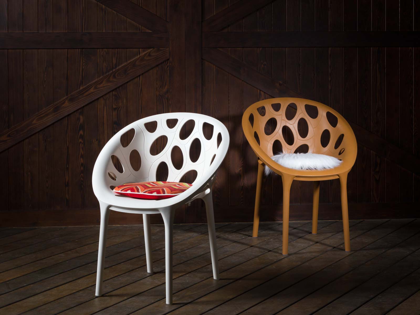 7055-PT1 Nido 巢椅 - Lagoon 創意家具&生活家電 戶外家具的專家，顏色繽紛富設計感 室內/戶外都適合使用。
